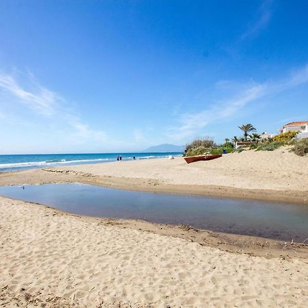Perfectly Located Beachside Apartment In Elviria Марбелья Экстерьер фото